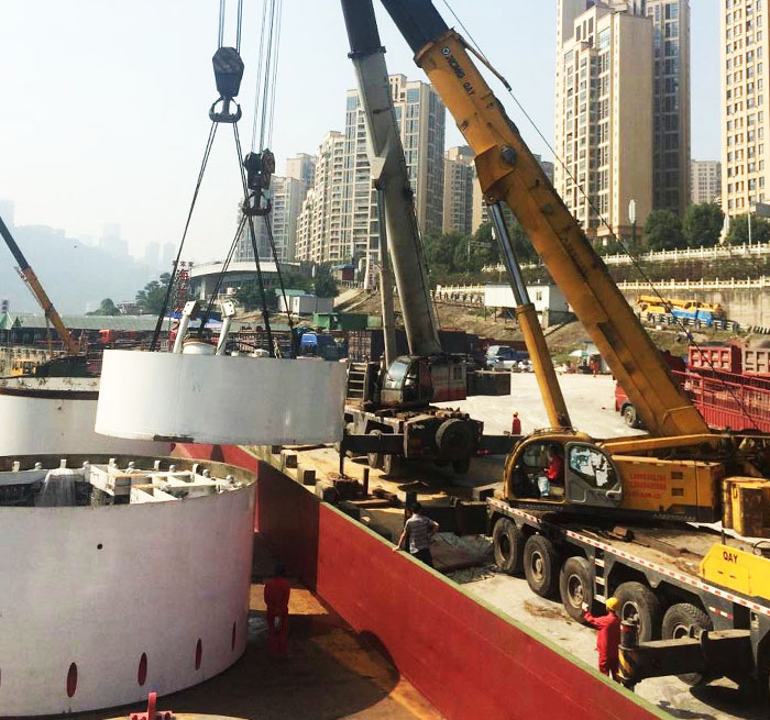 肇东吊车作业中